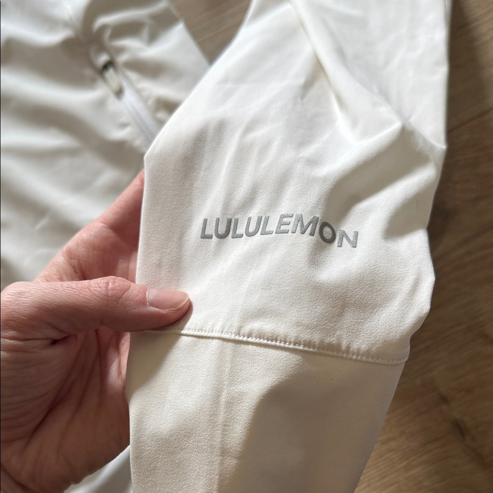lululemon athletica Cream Lightweight Hooded windbreaker - Picture 2 of 5